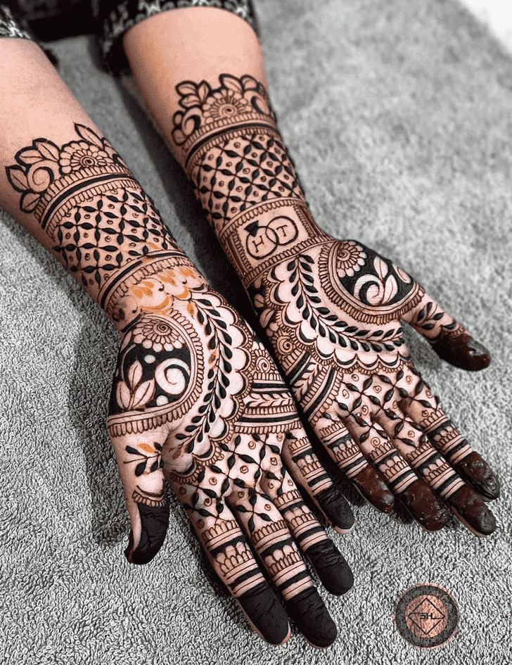 Shapely Montreal Henna Design
