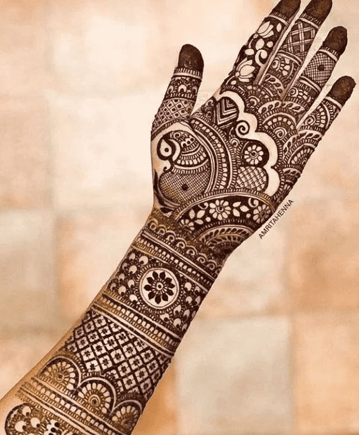 Delicate Moroccan Henna Design