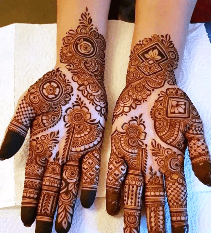 Enticing Moroccan Henna Design