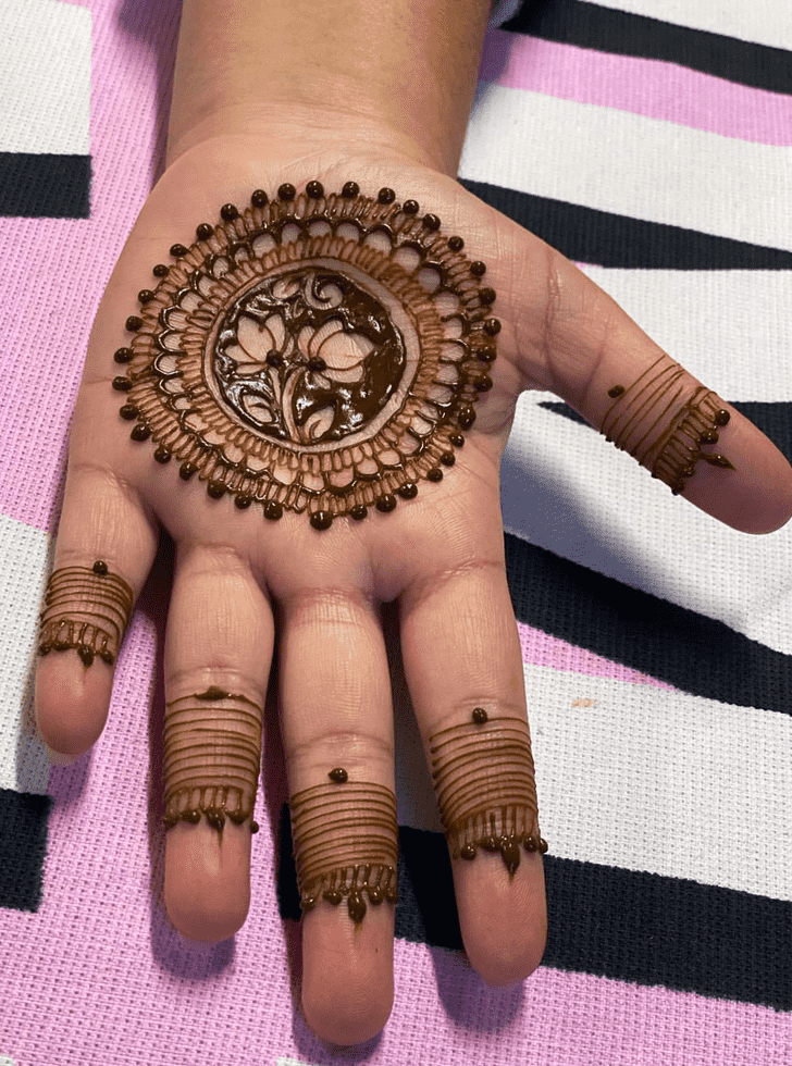 Pleasing Moroccan Henna Design