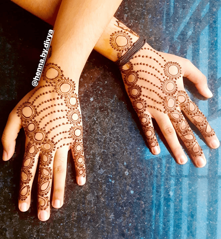 Enticing Moscow Henna Design