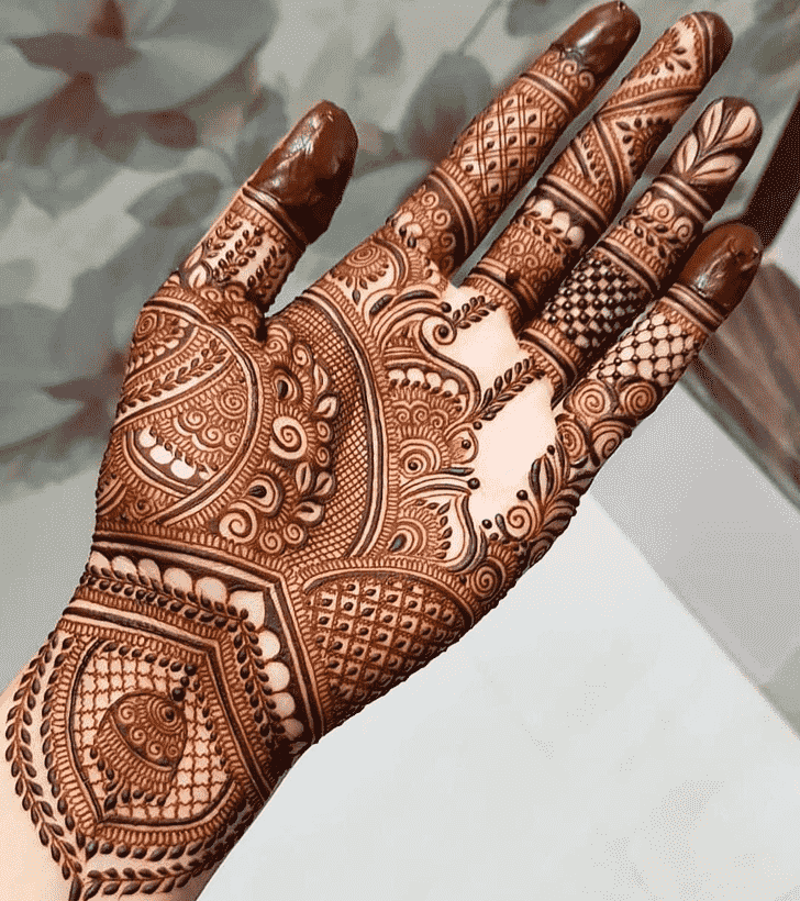 Captivating Mughlai Henna Design