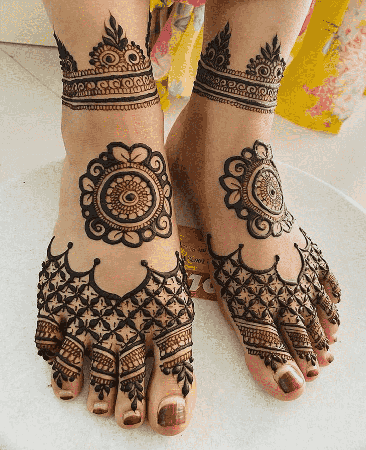 Enthralling Mughlai Henna Design