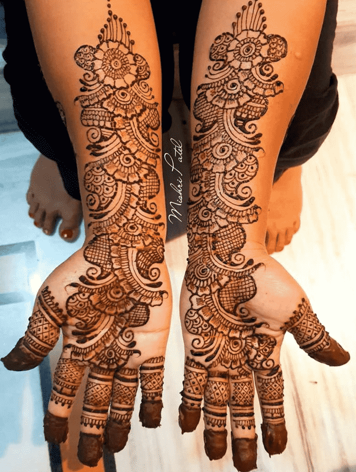 Graceful Mughlai Henna Design
