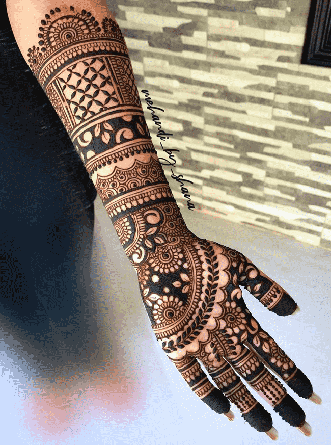 Dazzling Muktagacha Henna Design