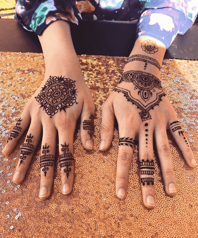 Gorgeous Muktagacha Henna Design