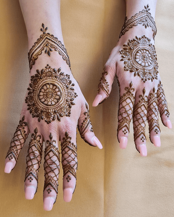 Beauteous Multan Henna Design