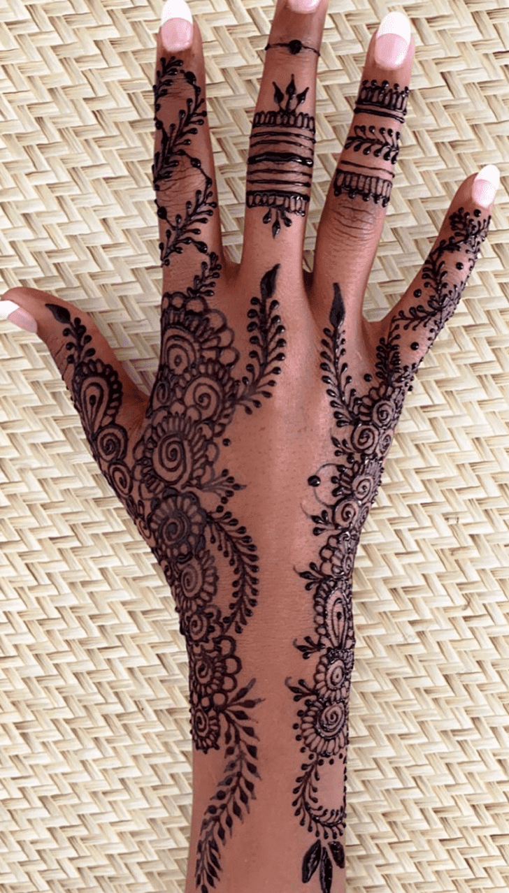 Graceful Multan Henna Design