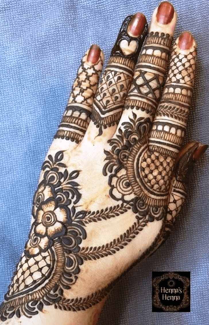 Pretty Multan Henna Design