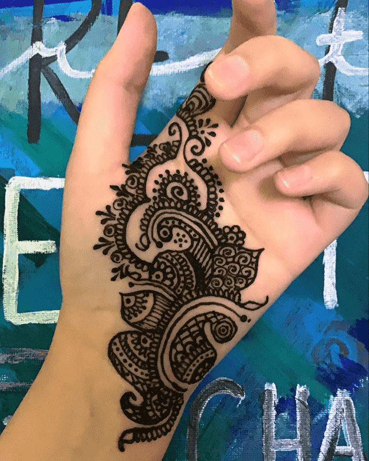 Delicate Mumbai Henna Design