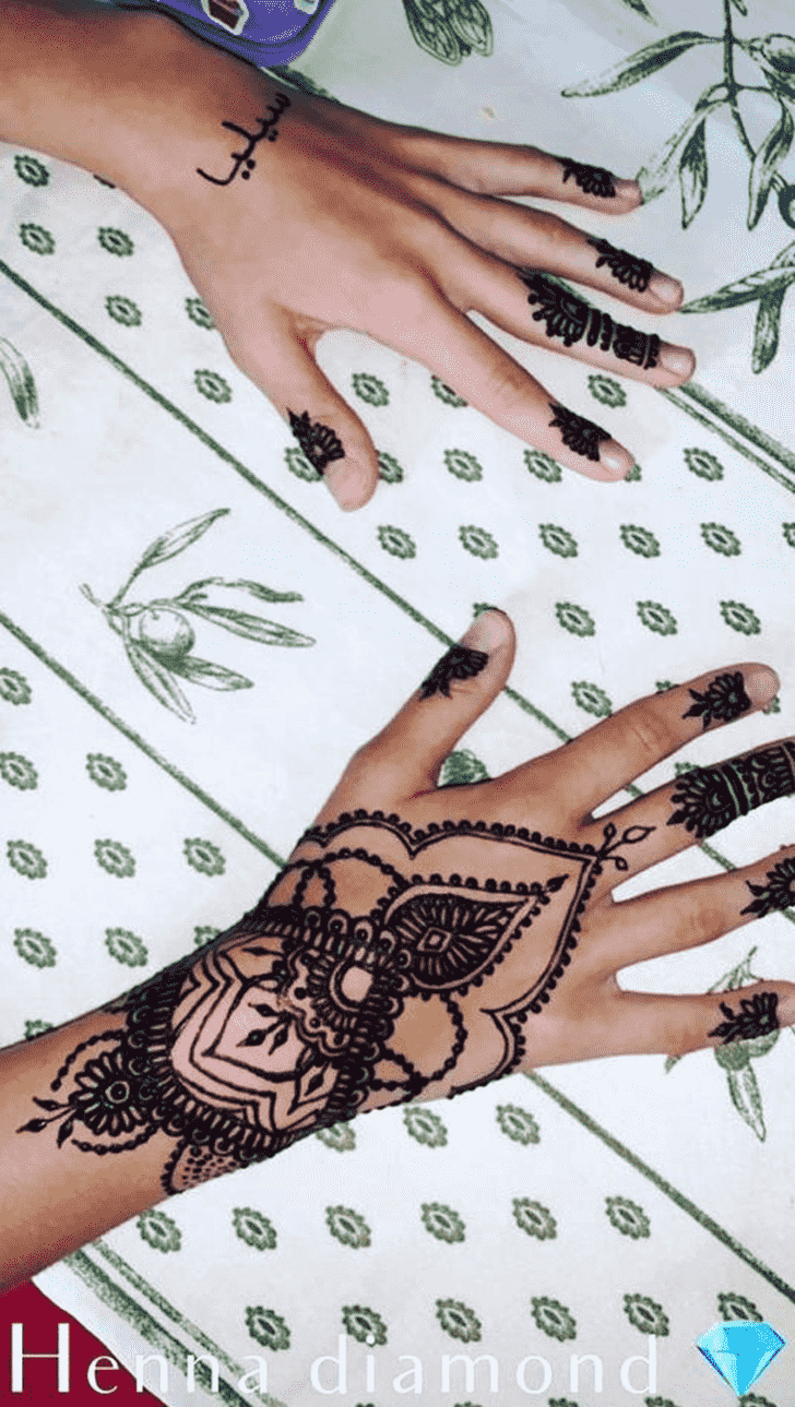 Refined Mumbai Henna Design
