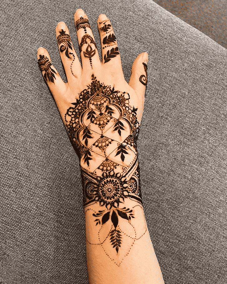 Adorable Munnar Henna Design