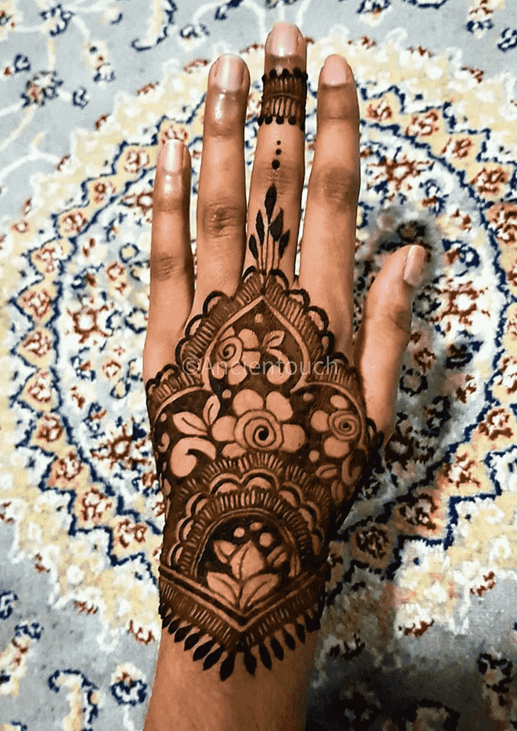 Bewitching Munnar Henna Design