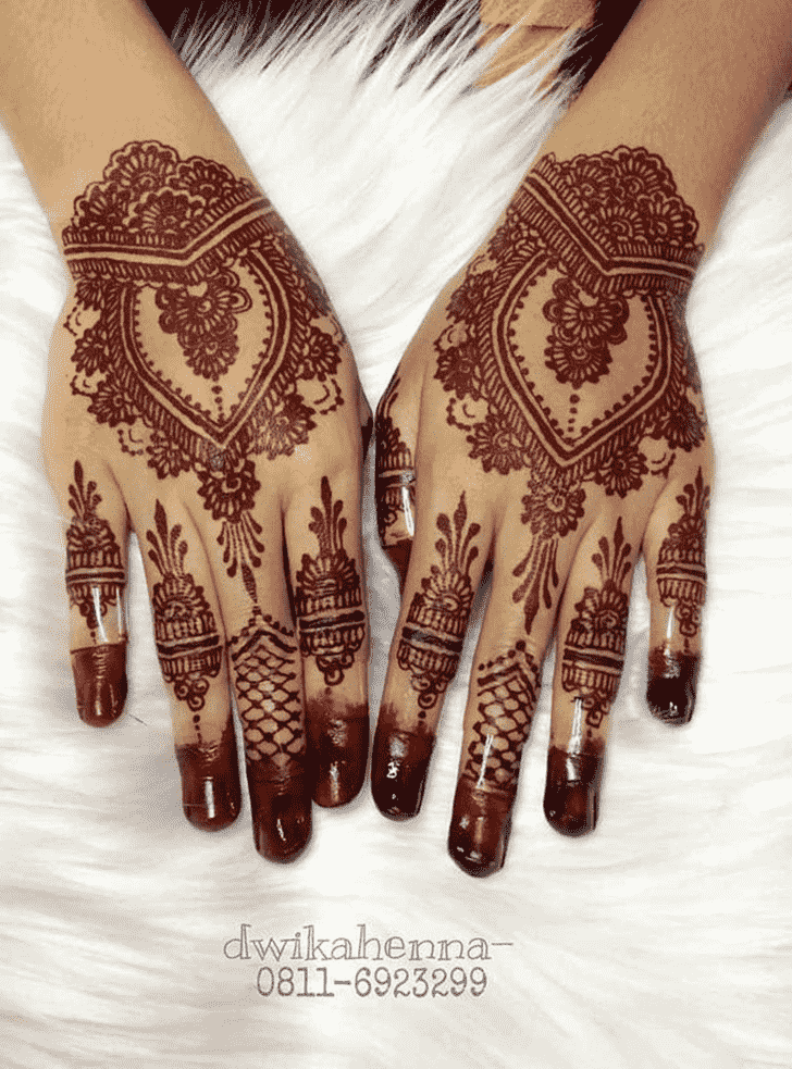 Elegant Munnar Henna Design