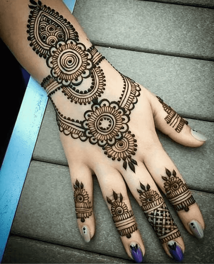 Magnetic Nagpur Henna Design