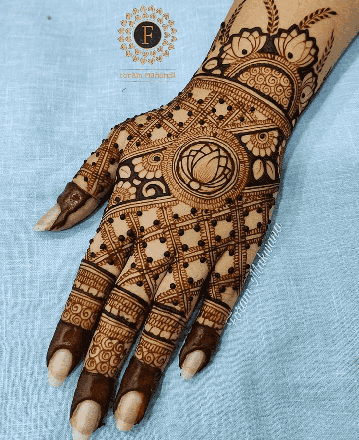 Mesmeric Nagpur Henna Design