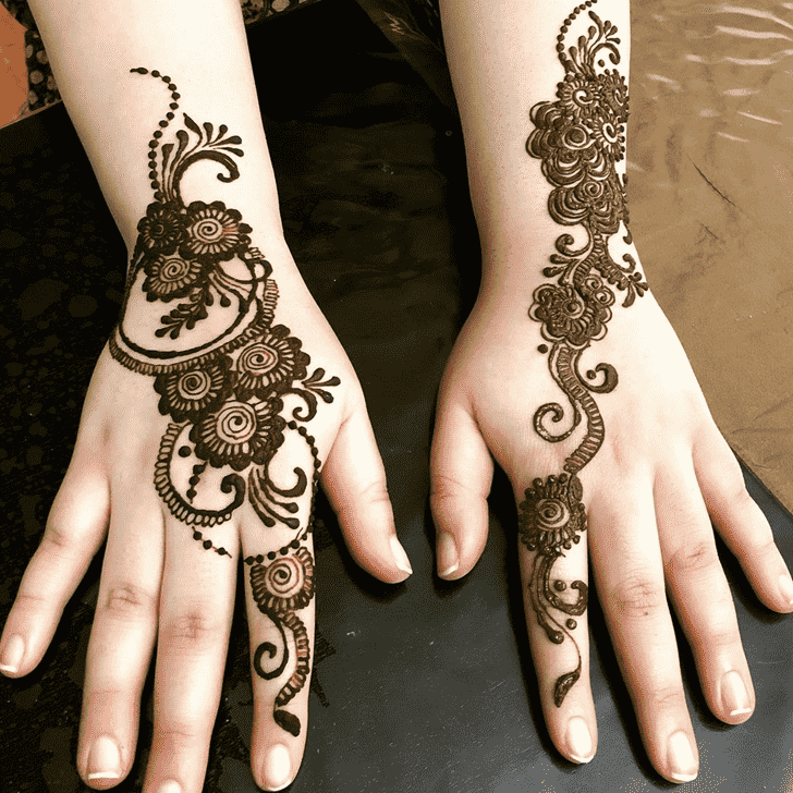 Shapely Nagpur Henna Design