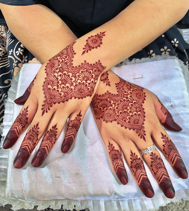 Mesmeric Narayanganj Henna Design