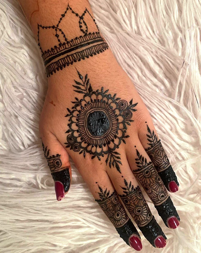 Comely Nashik Henna Design