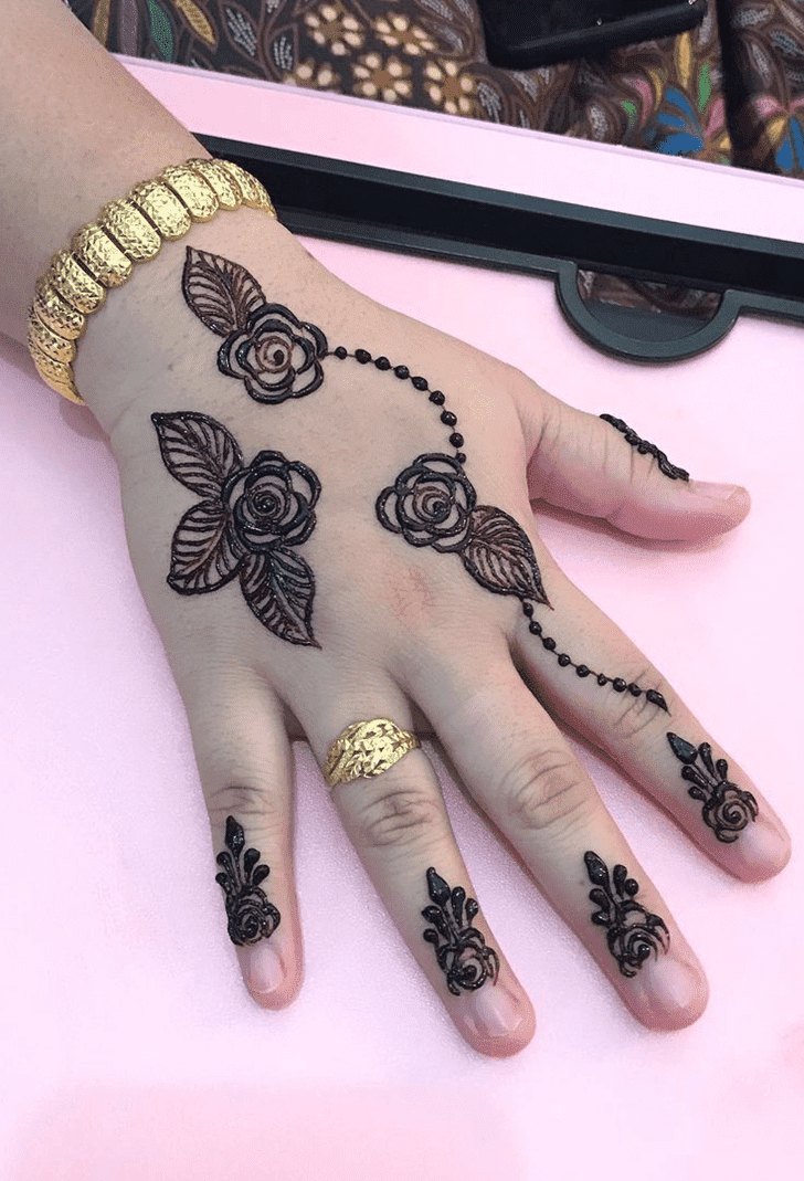 Enthralling Navratri Henna Design
