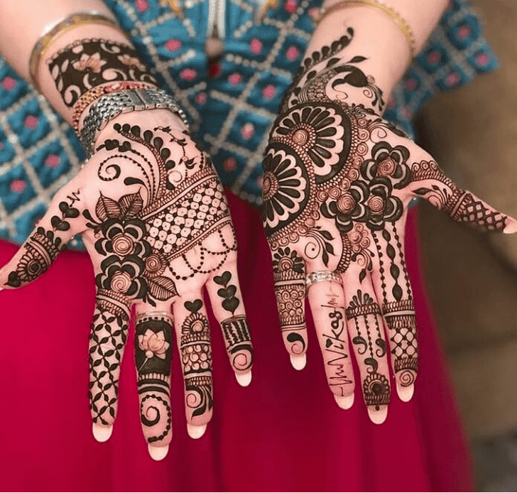 Pleasing Navratri Henna Design
