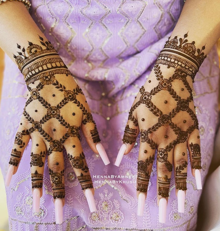 Charming Navratri Special Henna Design