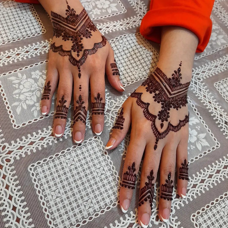 Enticing Navratri Special Henna Design