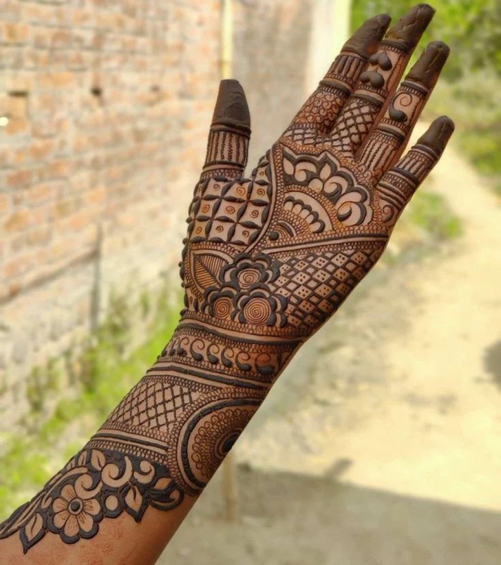 Exquisite Navratri Special Henna Design