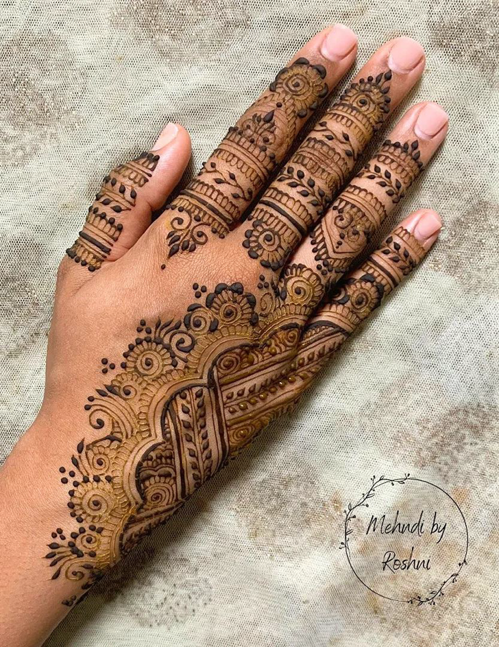 Inviting Navratri Special Henna Design