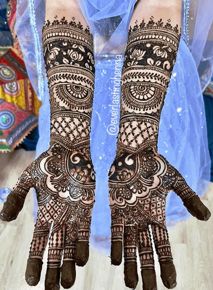 Delightful Net Henna Design