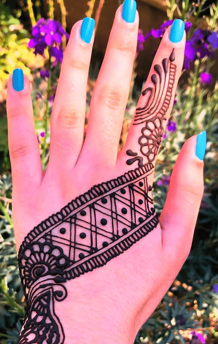 Graceful Net Henna Design
