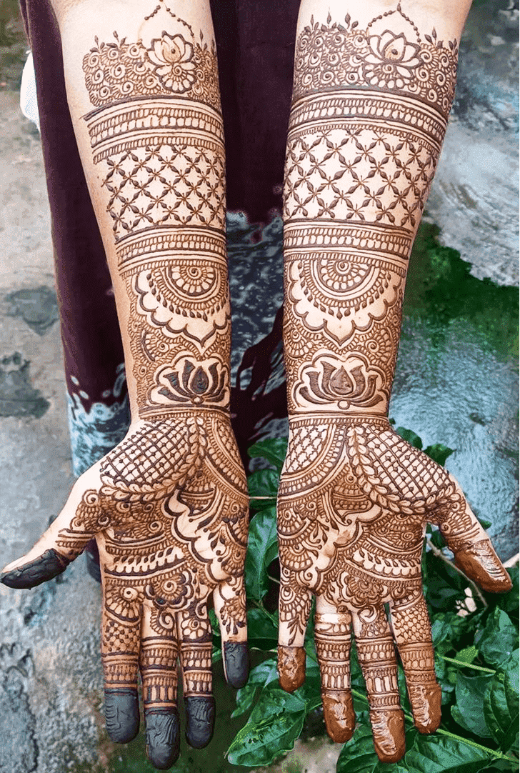 Refined Net Henna Design