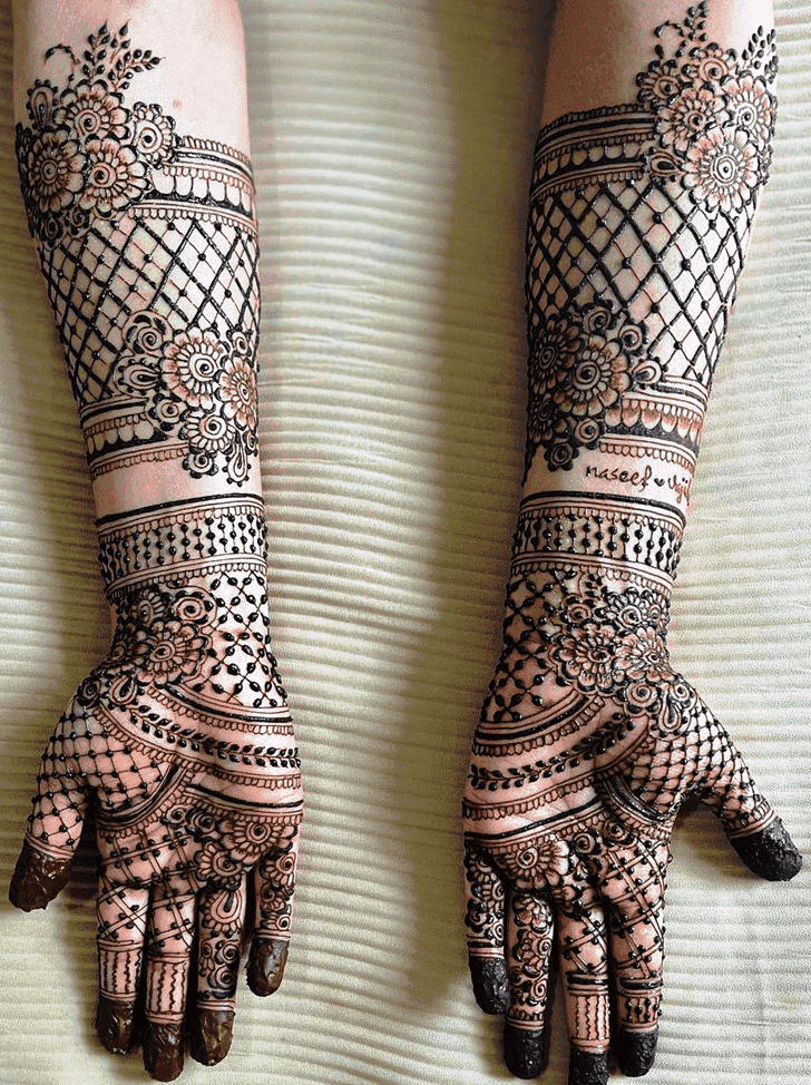 Resplendent Net Henna Design