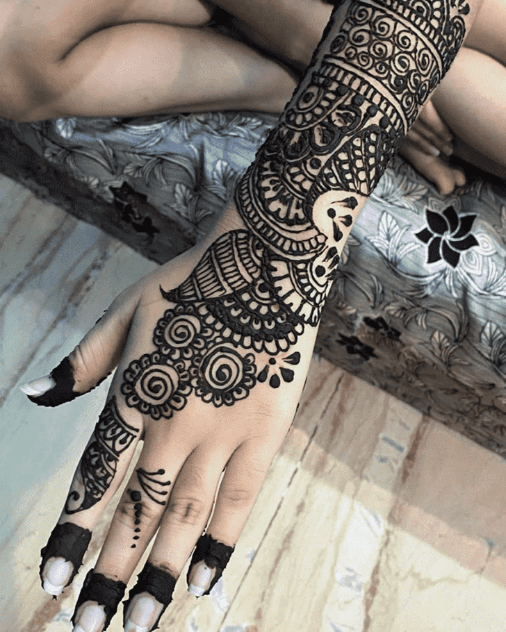 Dazzling Netherlands Henna Design