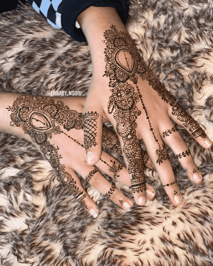 Splendid New Year Henna Design