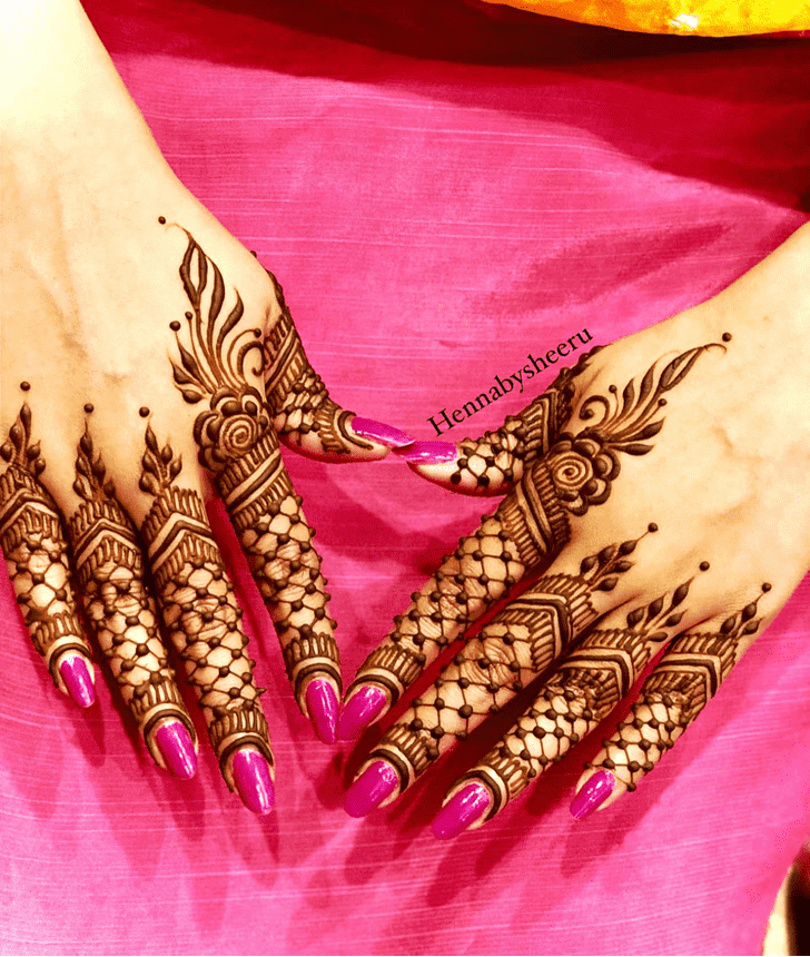 Shapely New York Henna Design