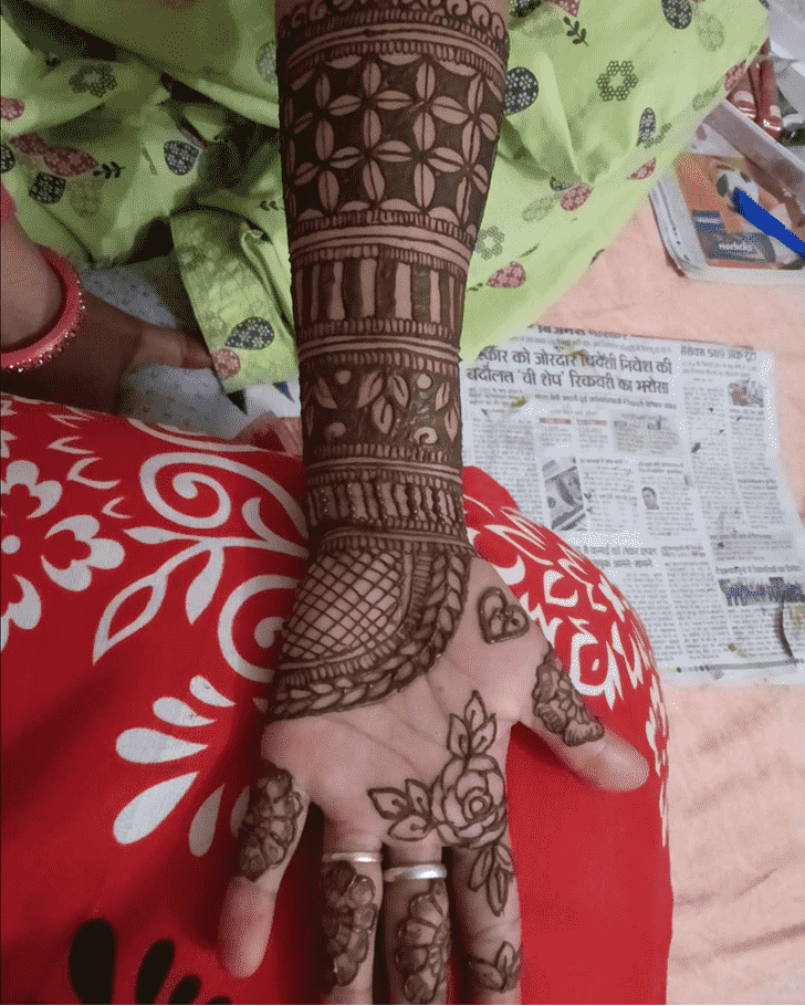 Fine Noida Henna Design