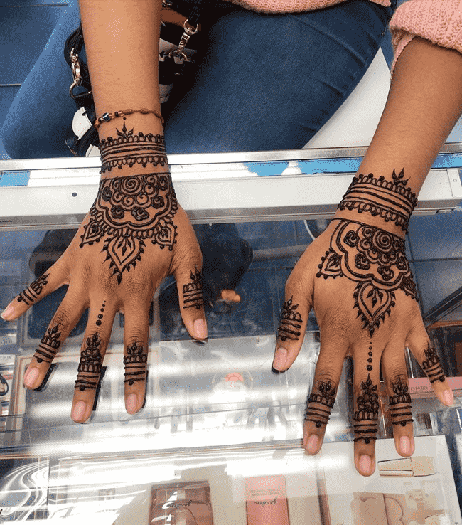 Comely Ooty Henna Design