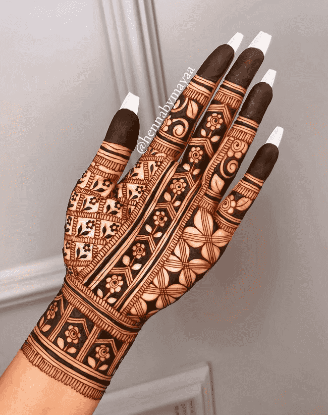 Graceful Ooty Henna Design