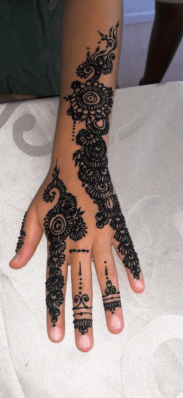 Fascinating Oregon Henna Design