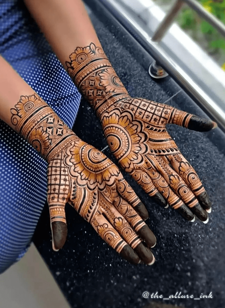 Fascinating Oslo Henna Design