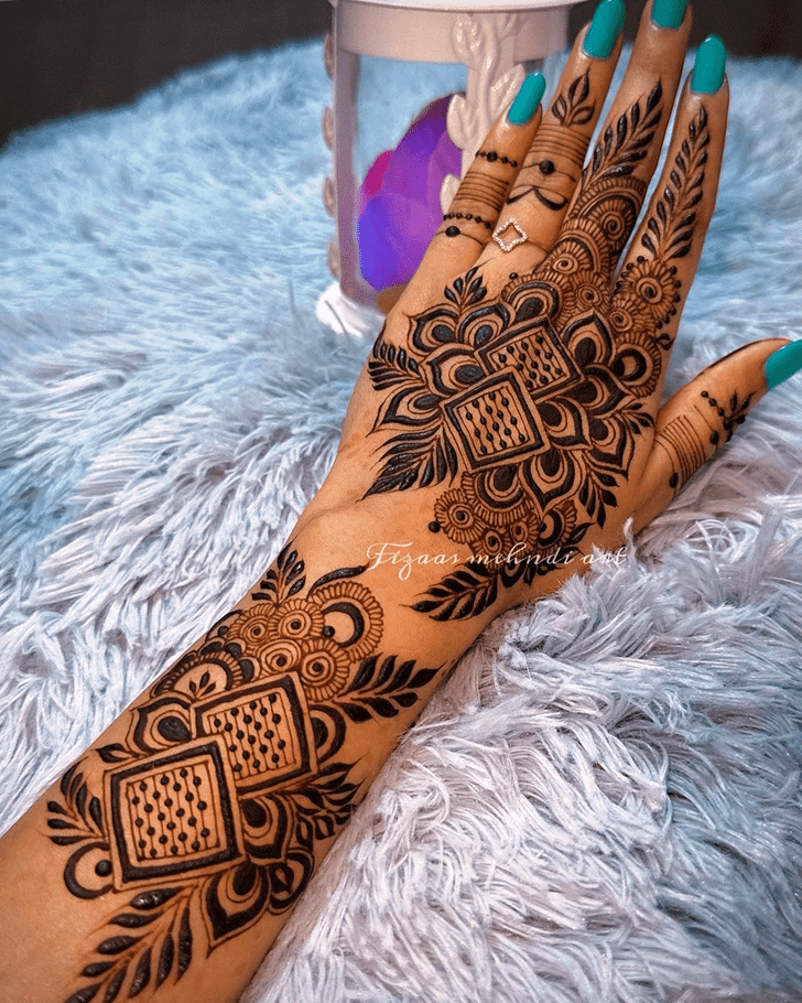 Delicate Outstanding Henna Design