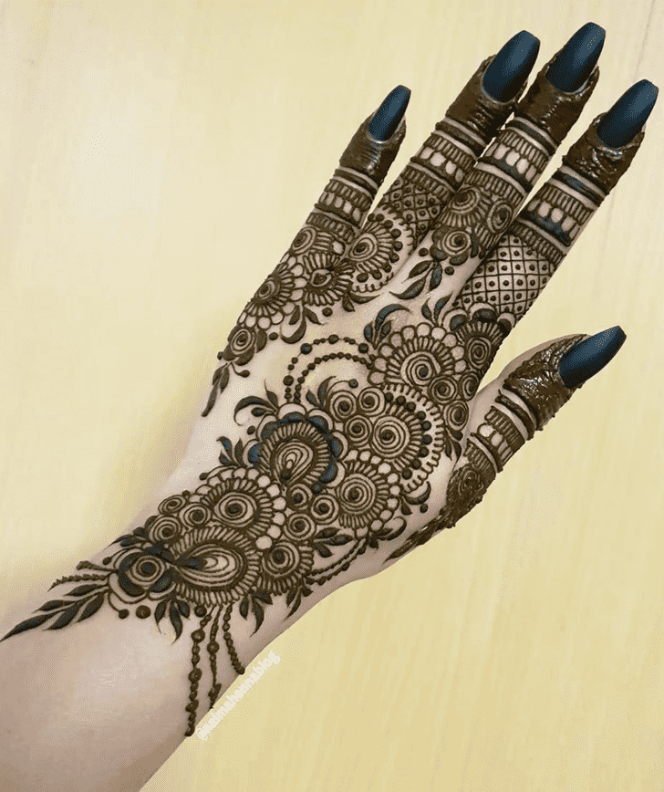 Mesmeric Outstanding Henna Design