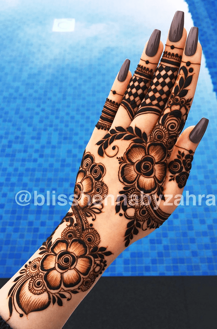 Classy Pahalgam Henna Design
