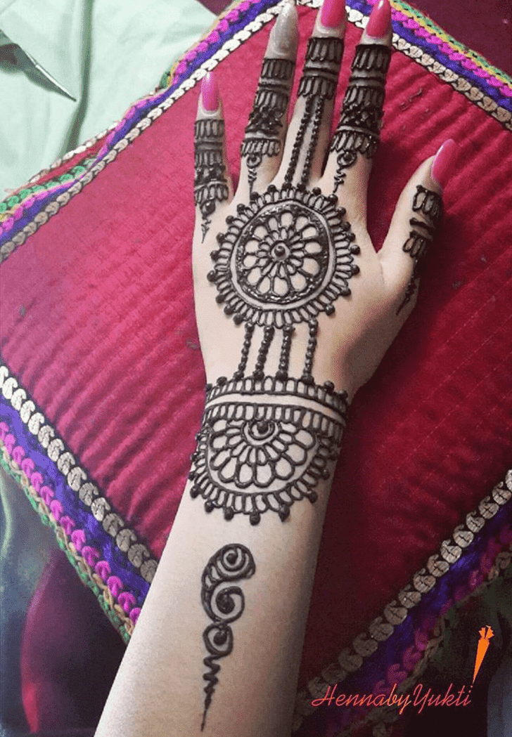 Bewitching Pakistani Henna Design