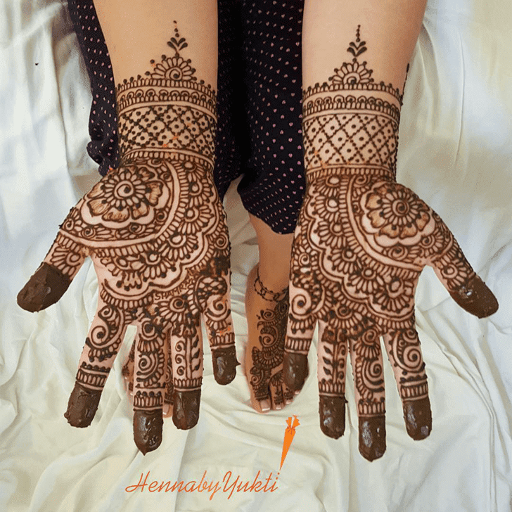 Captivating Pakistani Henna Design