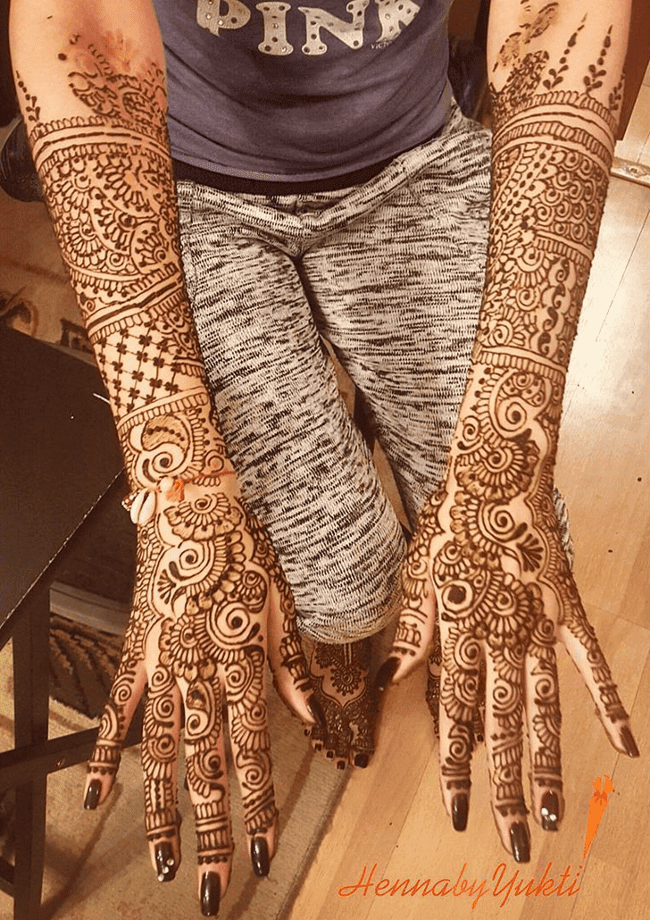 Enthralling Pakistani Henna Design