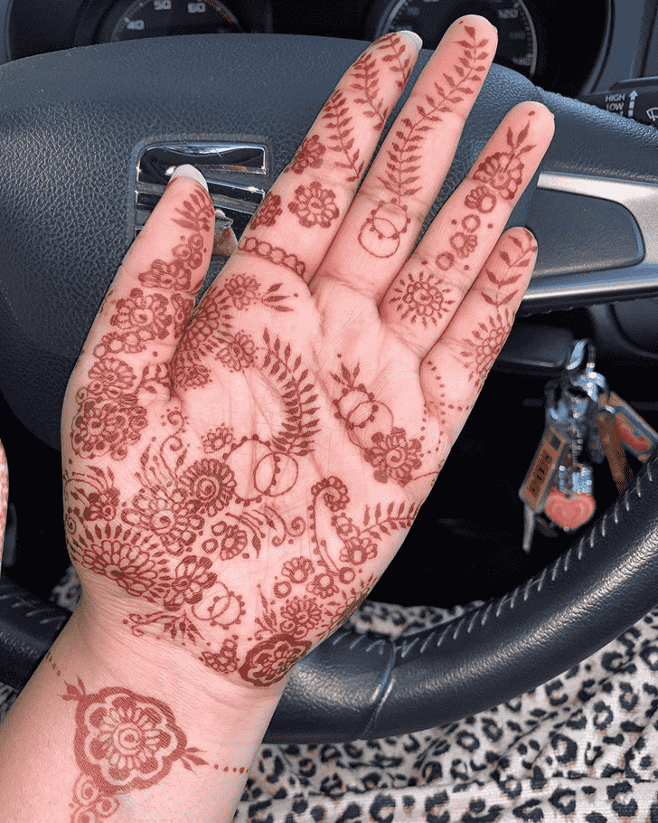 Alluring Palm Henna Design