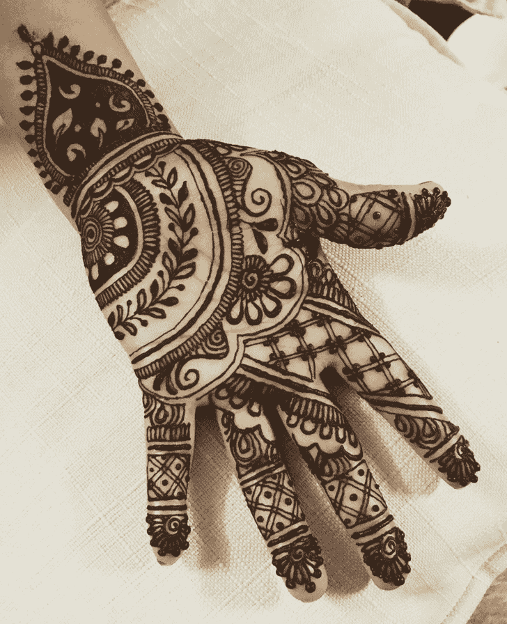 Comely Palm Henna Design