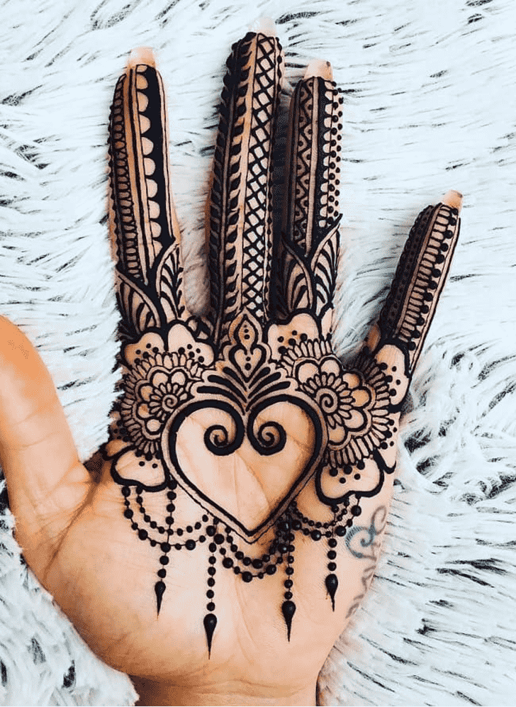 Enthralling Palm Henna Design